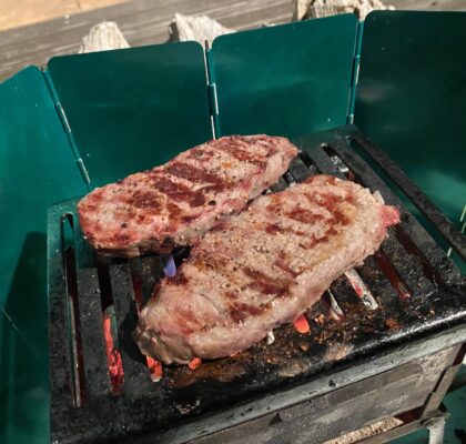 ステーキを焼く