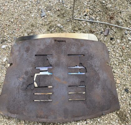 ピコグリルの類似品と形を比較してみる。大きさやスリットの位置が全く違った