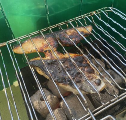 炭火に焼き網が便利